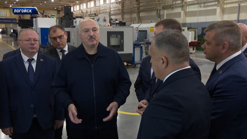 Александр Лукашенко совершил рабочую поездку в Логойский район