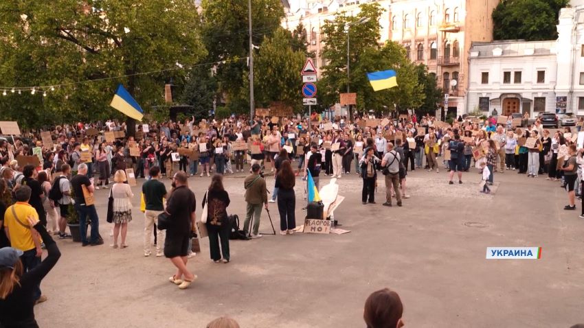 В Украине продолжаются протесты против отставки Федорова с поста главы Минобороны страны