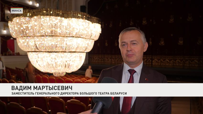 Редкий шанс увидеть вблизи – фотосессию с хрустальной люстрой провели в Большом театре Беларуси