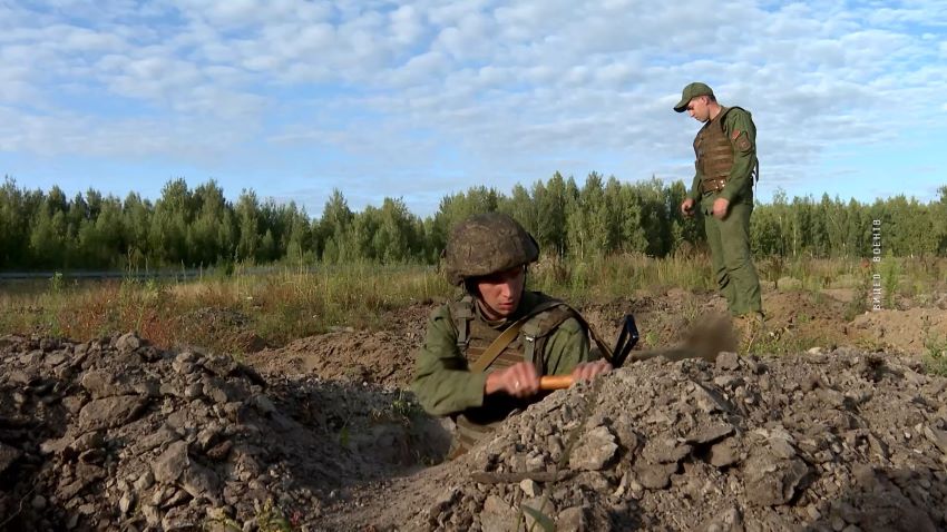 «Многие говорят спасибо». В Беларуси продолжаются сборы военнообязанных из числа работников АПК