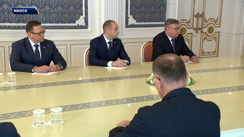 Лукашенко – новым руководителям: надо двигаться вперед, не стоять на месте