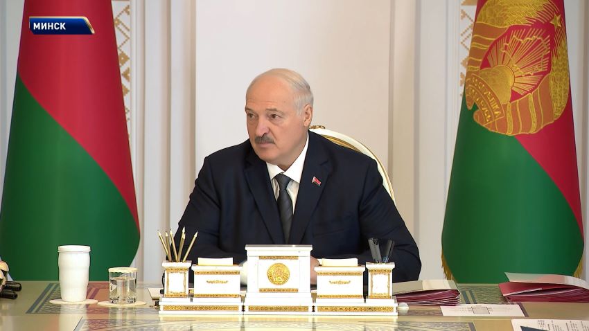 Лукашенко – новым руководителям: надо двигаться вперед, не стоять на месте