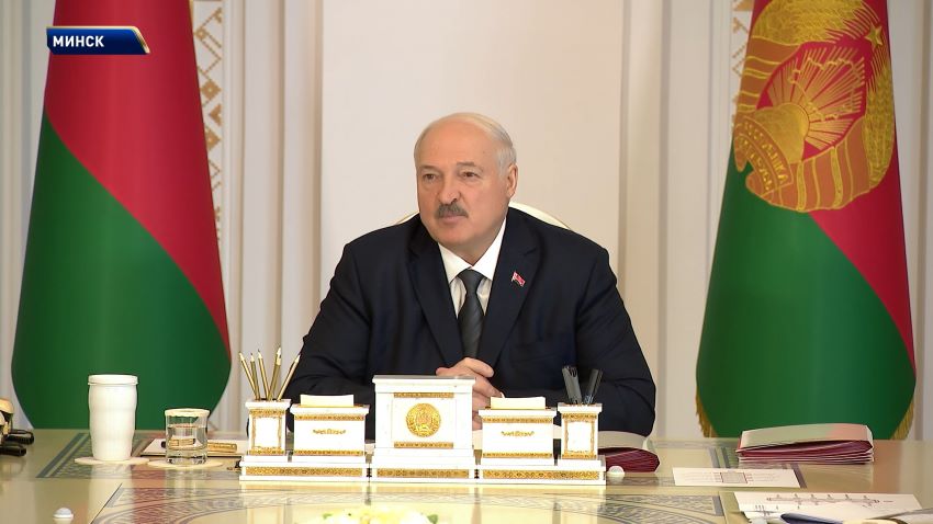 Лукашенко – новым руководителям: надо двигаться вперед, не стоять на месте