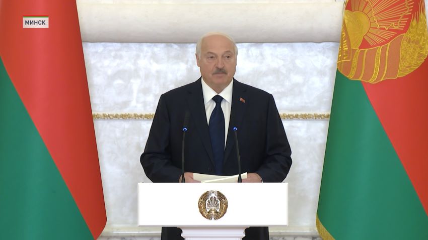 На языке дипломатии. Лукашенко принял верительные грамоты послов 9 государств