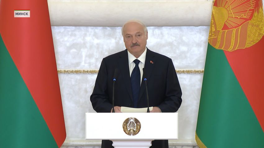 На языке дипломатии. Лукашенко принял верительные грамоты послов 9 государств