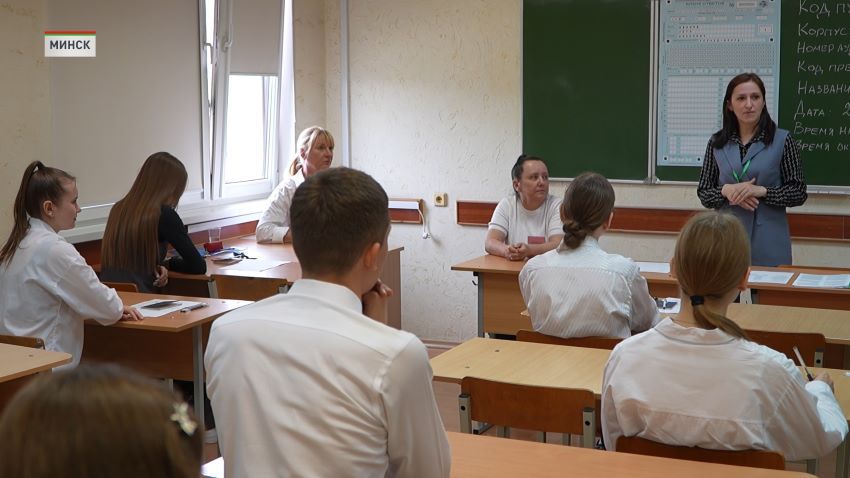 Почти 60 тысяч абитуриентов участвуют в ЦТ и ЕЭ по государственным языкам в Беларуси