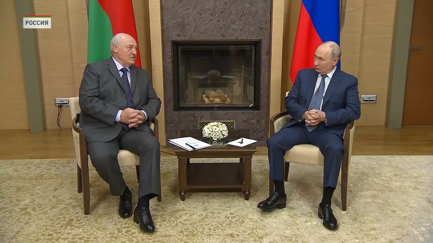 Лукашенко на встрече с Путиным позитивно оценил совместную работу правительств Беларуси и России