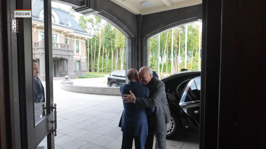 Лукашенко на встрече с Путиным позитивно оценил совместную работу правительств Беларуси и России