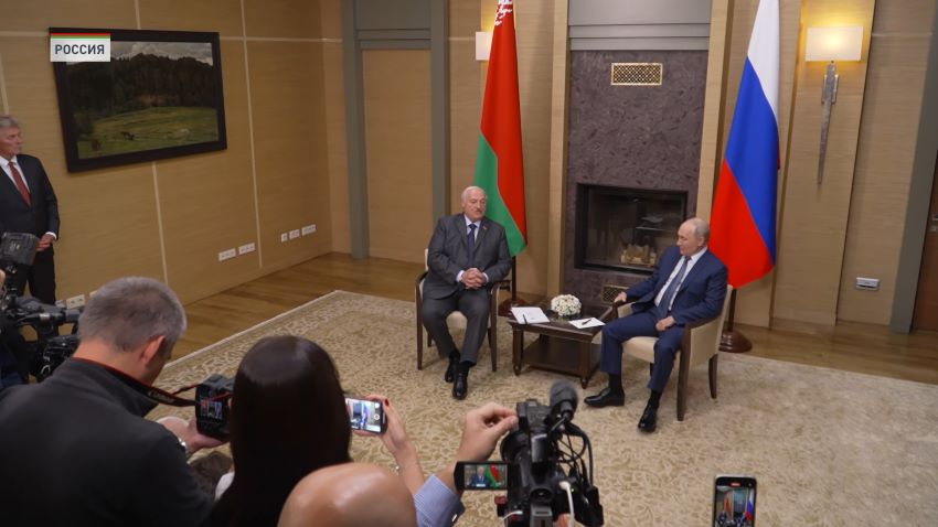 Лукашенко на встрече с Путиным позитивно оценил совместную работу правительств Беларуси и России