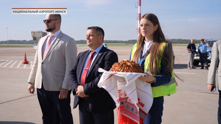 Первый регулярный рейс из Душанбе торжественно встретили в Национальном аэропорту Минск