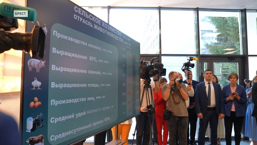 «Без лампочки страна жить не может!» – Лукашенко посетил электроламповый завод в Бресте