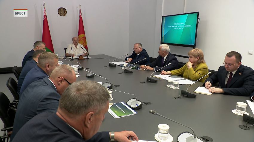 «Без лампочки страна жить не может!» – Лукашенко посетил электроламповый завод в Бресте
