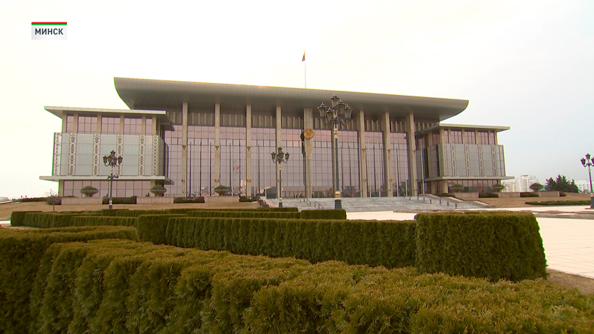 Лукашенко проводит встречу с послом Узбекистана