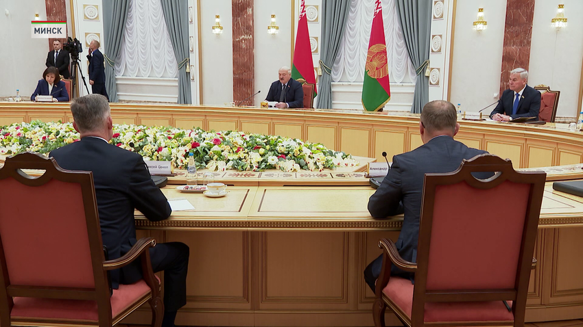 Лукашенко провёл встречу с лидерами политических партий Беларуси