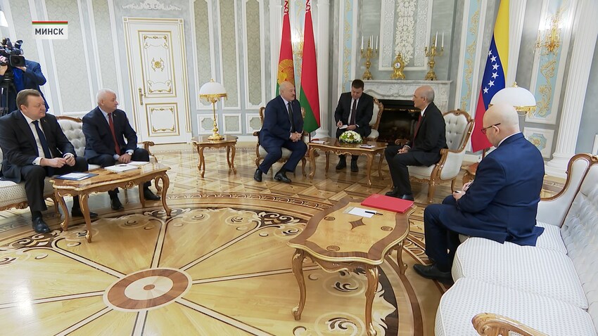 Александр Лукашенко провел переговоры с вице-президентом Венесуэлы по вопросам планирования Рикардо Менендесом