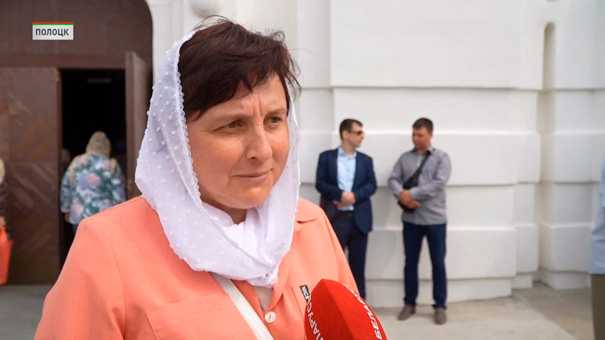 Самое главное, говорят святые отцы, что к пустому колодцу за водой не ходят. Раз приходят люди, значит молитвами Святая Евфросинья помогает, и люди видят эту помощь, чувствуют ее. Естественно, в знак благодарности приходим в этот день как получается поблагодарить.