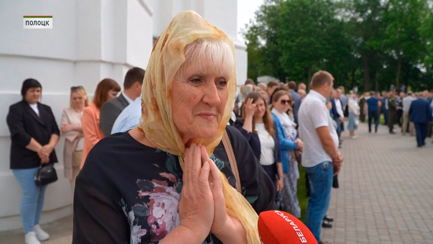 Каждый год убеждаюсь, что это наша спасительница. Смотришь телевизор: где-то буран, где-то затопило, а мы ведь живем под ее покровительством. Поэтому я ее почитаю, я молюсь. Всегда бываю в храмах, я к ней молюсь, я попрошу о помощи.