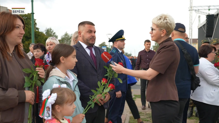 Обещание помнить о цене обретения мира. В Березе-Картузской – народное возложение цветов