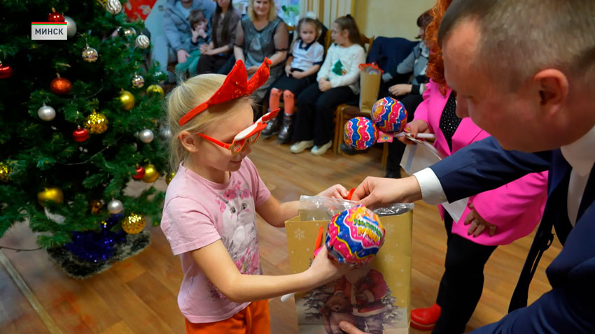 Подарить тепло и заботу. Подведены итоги благотворительных марафонов «Наши дети» и «От всей души»