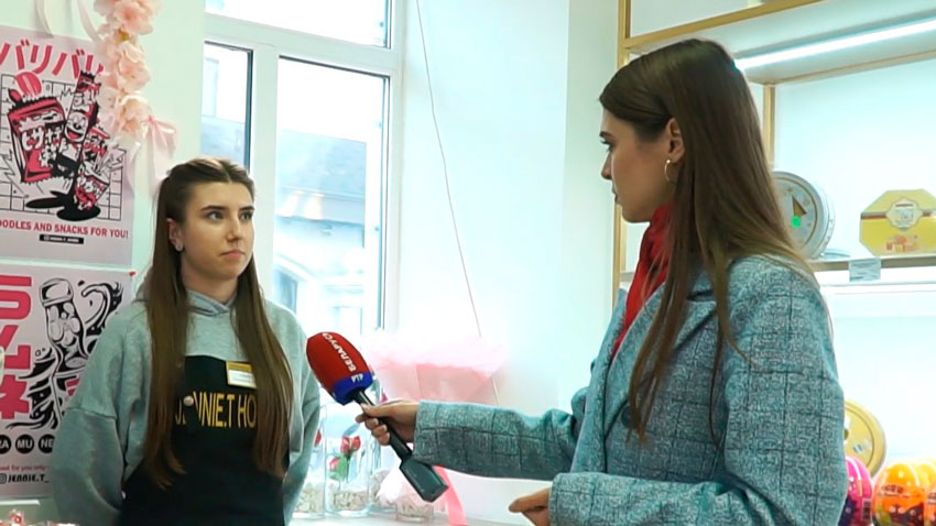 Она очень хороший человек, отзывчивый, добрый.