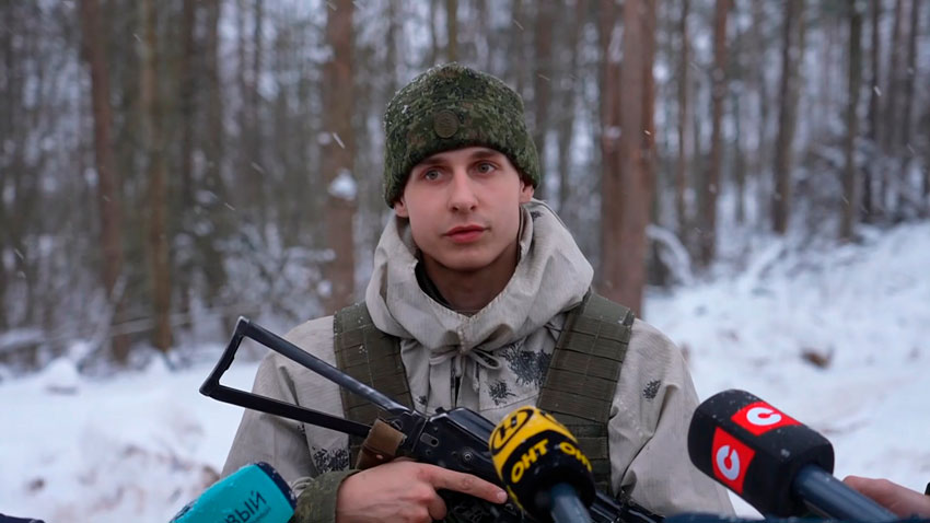 Марш был довольно-таки долгий из-за погодных условий, потому что снег, гололед, во-первых. БТРы, конечно же, могут съехать. Из-за этого особо не прибавляли газ, держались в одном темпе. Нападения были во время марша. Но были назначены наблюдатели, которые отразили это нападение. Я, как наводчик БТР-80, должен залезть в машину, вращать стабилизатор, наблюдать за воздухом, также за периметром. В случае чего – резко выехать и отразить нападение. 