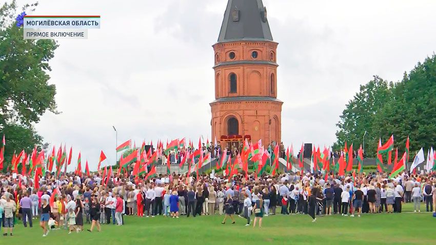 Более 5 тысяч человек собрал на Буйничском поле митинг ко Дню Независимости