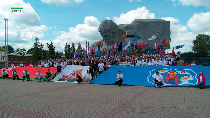 Более 500 человек приняло участие в молодёжной диалоговой площадке в Брестской крепости