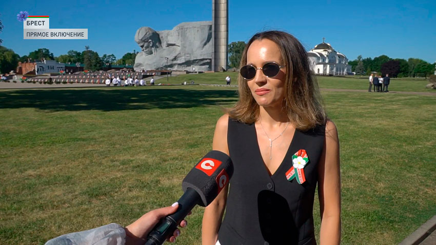 Для меня это один из самых главных праздников в нашем государстве. Я горжусь, что я здесь живу, что наша страна процветает и мы люди, которые делаем эту страну все лучше и лучше. И самое главное, что мы чтим и помним нашу историю и ее передаем нашим детям.