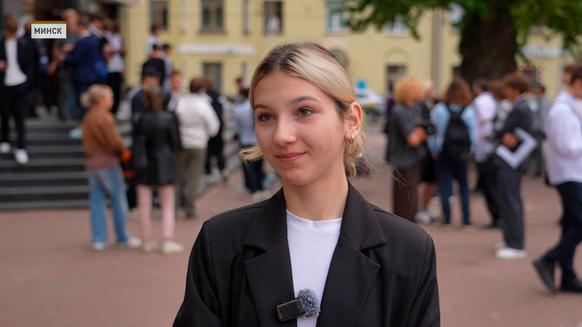 Пробуем в этом году еще раз поступать. В прошлом году не вышло, но надеюсь, в этом году все получится. Сдаю обществоведение. Предмет, не скажу, что один из самых тяжелых, но просто включаешь голову, логику и пробуешь. Я хочу поступить на Социальные коммуникации, в какой-нибудь университет уже не имеет значения. Просто хочу на эту специальность. 