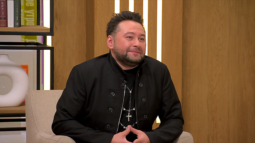 «Движущая сила нашей страны». Певец Никита Фоминых исполнил песню о белорусских женщинах