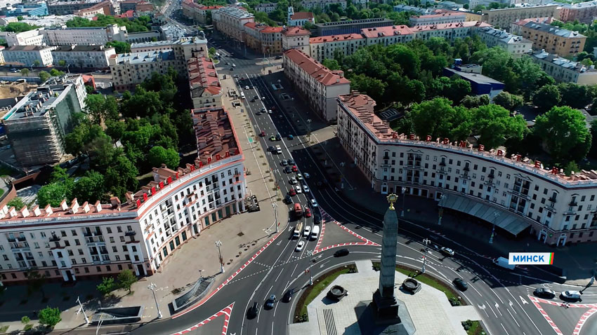 Из почти разрушенного города – в современный мегаполис со своими промышленными гигантами.