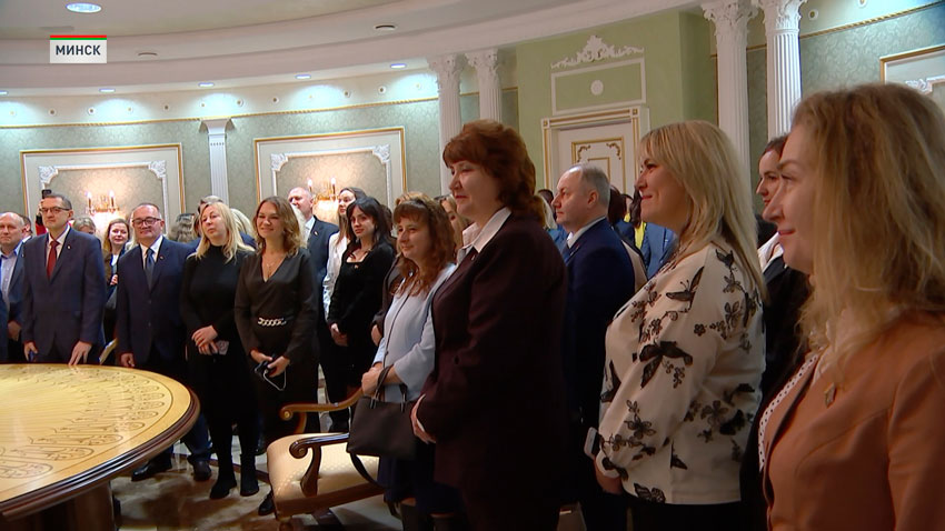 Представители партии "Белая Русь" побывали во Дворце Независимости