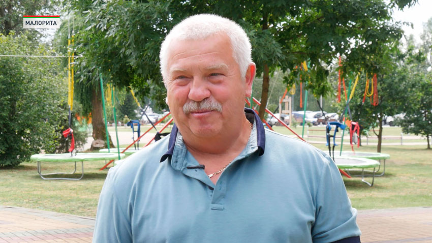 Недавно, с 2019 года, загорелся вот этим делом. И так затянуло по жизни, что просто хобби стало такое для души. Уже имеем почти 100 сортов винограда. Это классно! Надо, чтобы люди все-таки общались, люди собирались, видели, кто чем занимается.
