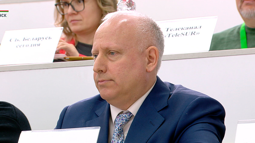 А.Лукашенко отевечает на многочисленные вопросы журналистов