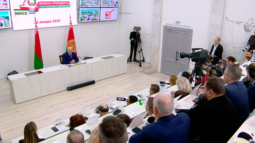 А.Лукашенко отевечает на многочисленные вопросы журналистов