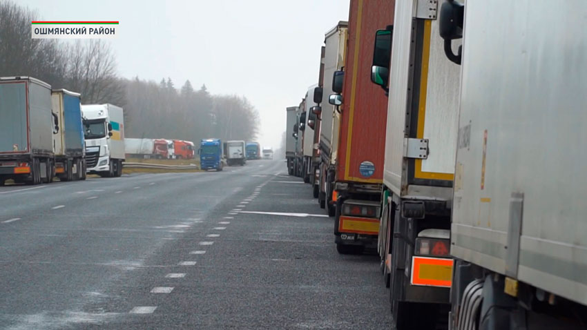 Оставшиеся в Беларуси литовские фуры отправляются на спецстоянки от пункта пропуска «Каменный Лог»