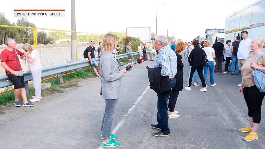 К тому, что закрыли границы, конечно, я против. Вы сами понимаете. Получается, что страдают-то люди безвинные.