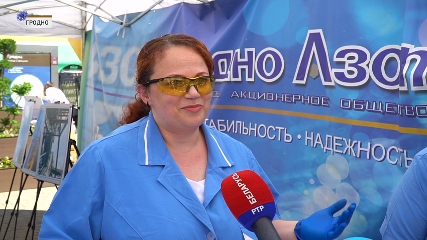Люди пришли на праздник и для них еще дополнительная возможность увидеть, что есть и в Беларуси.