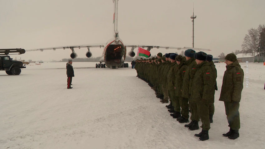 Группа белорусских военных направилась в Россию для прохождения обучения