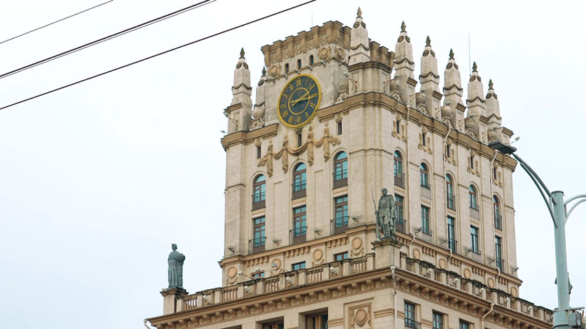 «Их привезли как трофей из Германии» – история минских часов на Привокзальной площади