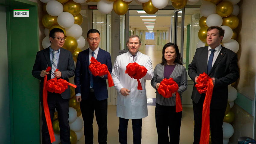 Инновации в медицине – первая операция с помощью роботизированного комплекса проведена в Беларуси