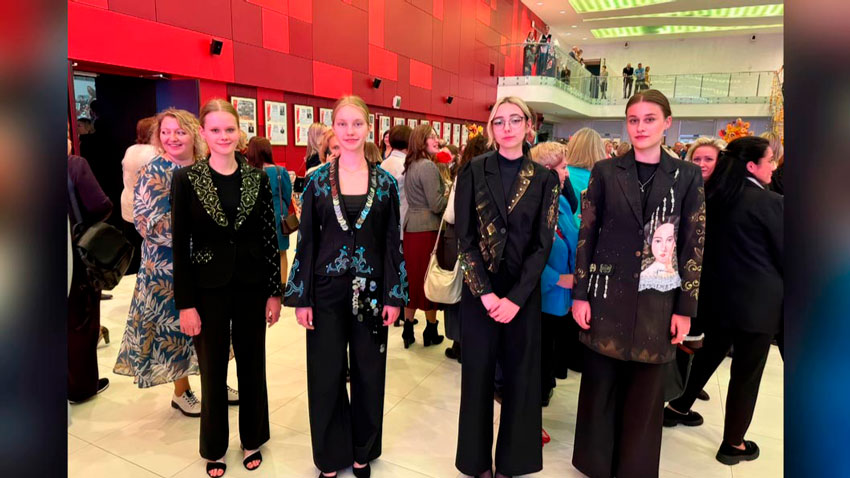 Изобразили легендарных белорусок на жакетах! Показываем одну из самых необычных коллекций одежды