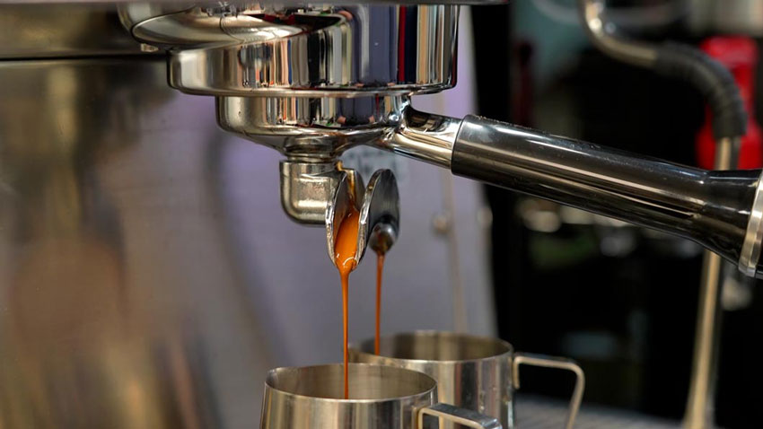 Новый год в чашке! Как сделать рисунок на кофейной пенке – мастер-класс от бариста