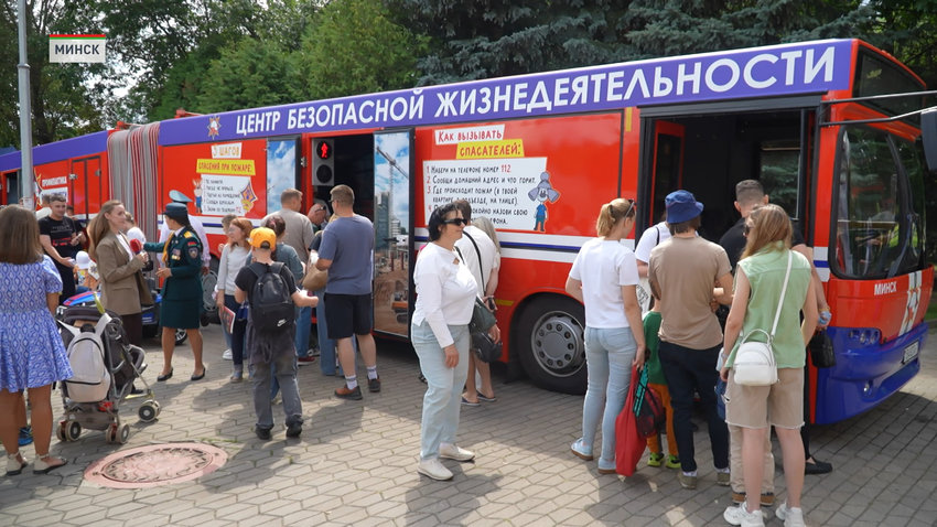 Верность долгу, мужество и профессионализм! Как в Минске чествовали белорусских спасателей