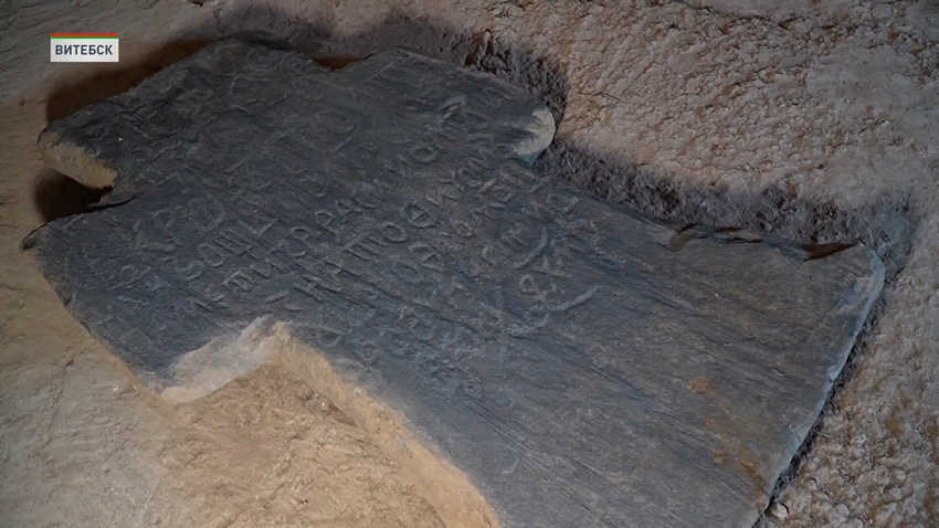 Каменный крест XVII века обнаружили в Витебском районе