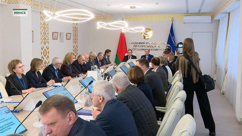 В Академии управления проходит V Республиканская научно-практическая конференция