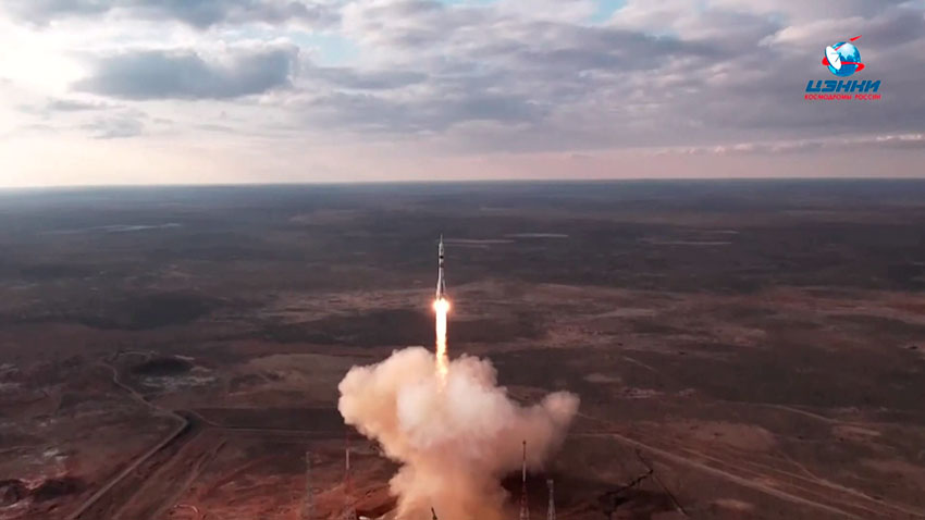 Космонавты