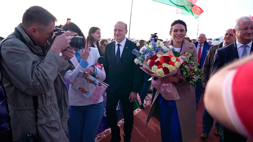 Космонавты