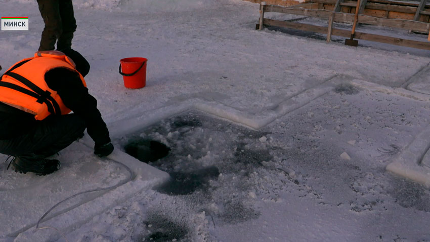 Православные верующие празднуют Крещение Господне