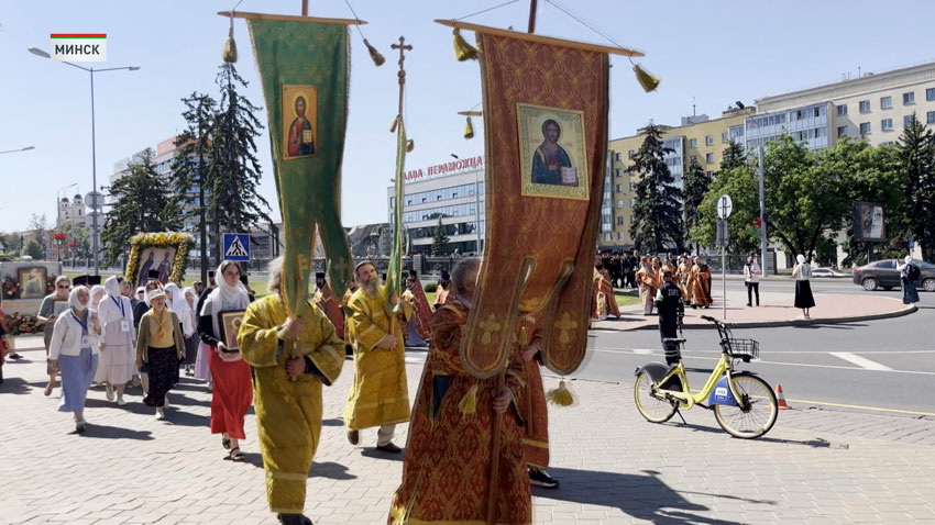 Крестный ход к Минскому замчищу прошёл 24 мая в честь дня памяти просветителей Кирилла и Мефодия